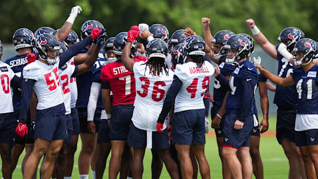 texans huddle 